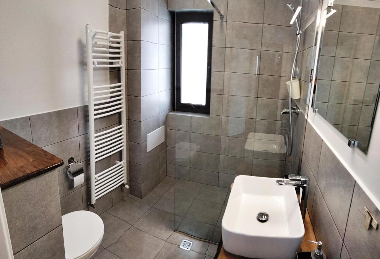 Casa Comilor Bed & Breakfast Surdesti  Bagian luar foto