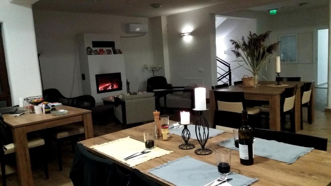 Casa Comilor Bed & Breakfast Surdesti  Bagian luar foto