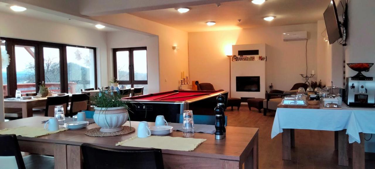 Casa Comilor Bed & Breakfast Surdesti  Bagian luar foto