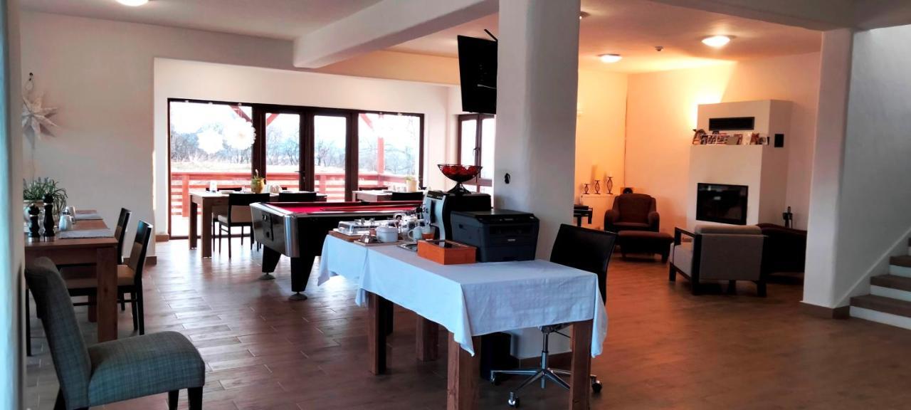 Casa Comilor Bed & Breakfast Surdesti  Bagian luar foto